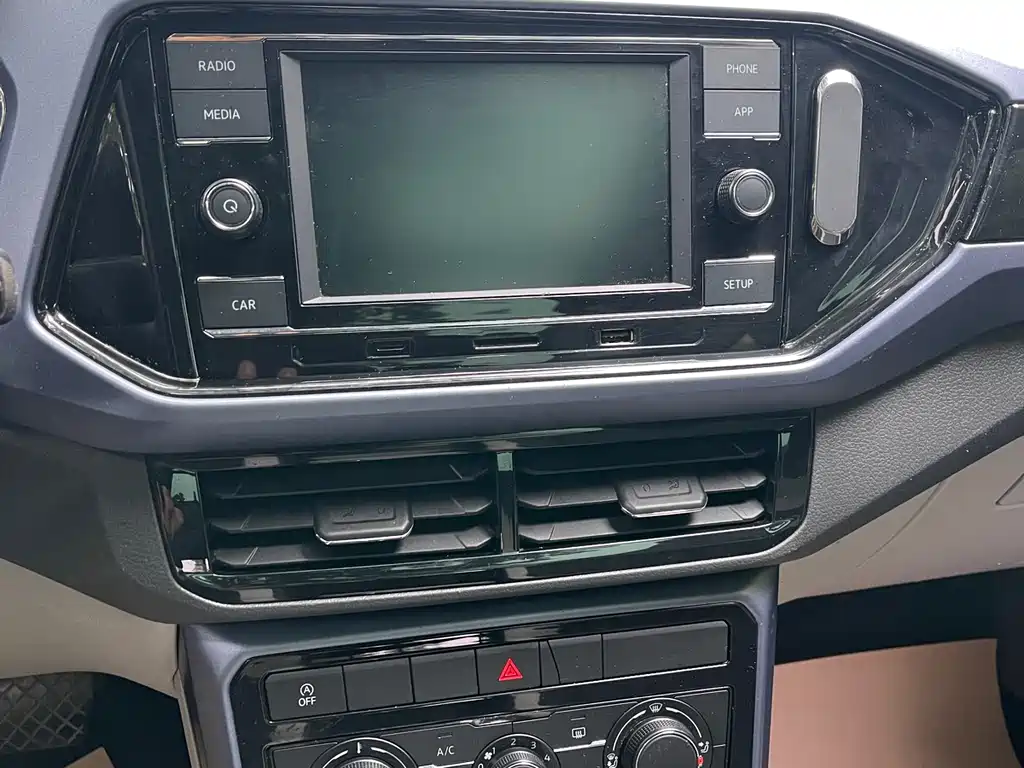 Volkswagen T-Cross — фото 10