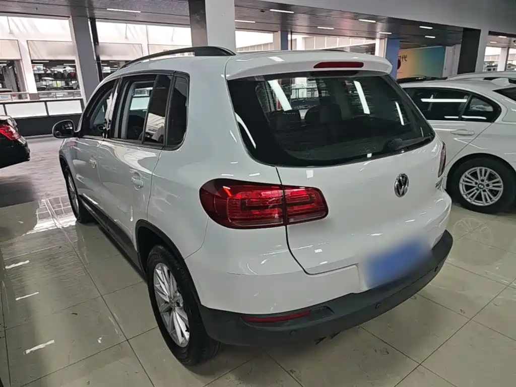 Volkswagen Tiguan — фото 5