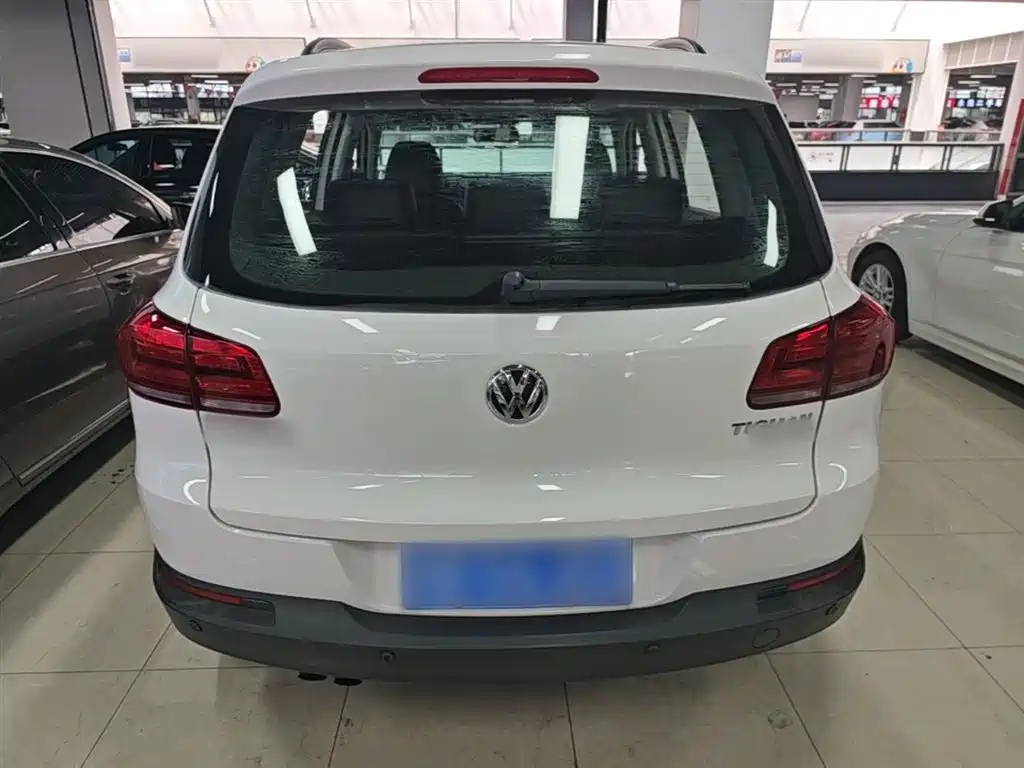 Volkswagen Tiguan — фото 6