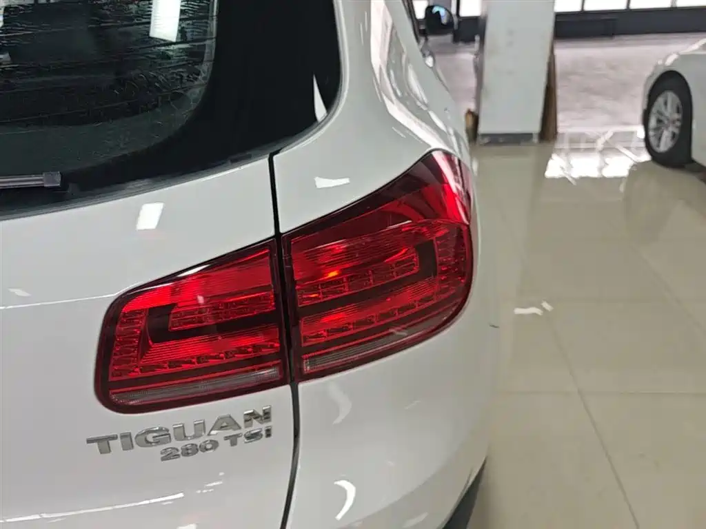 Volkswagen Tiguan — фото 8