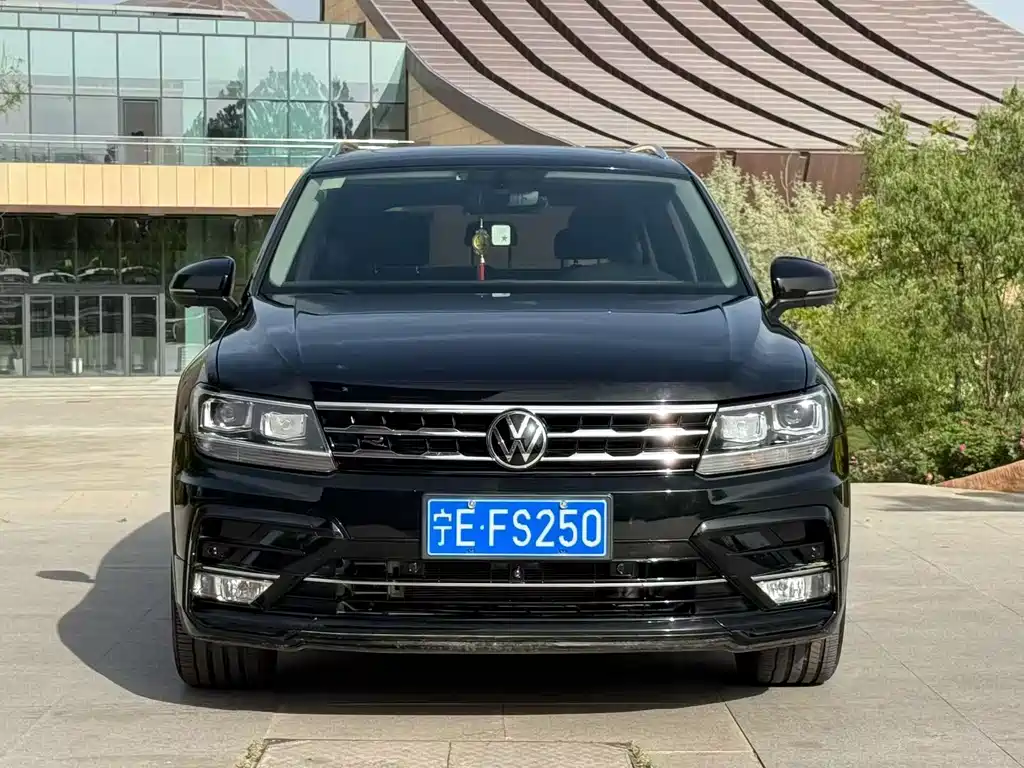 Volkswagen Tiguan L — фото 2