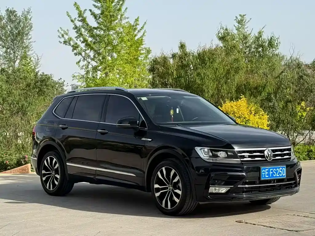 Volkswagen Tiguan L — фото 3
