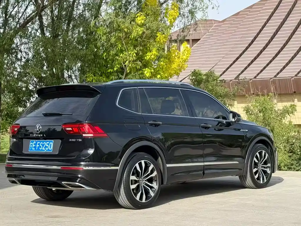 Volkswagen Tiguan L — фото 7