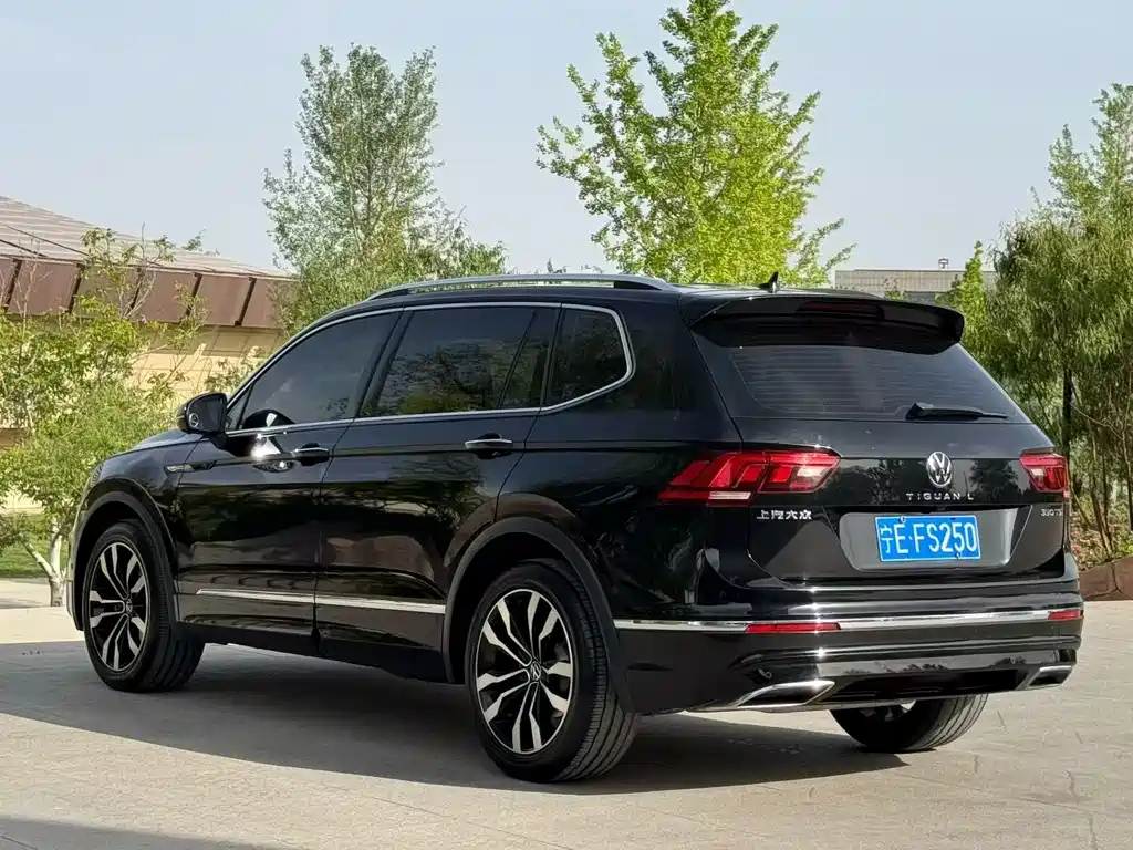 Volkswagen Tiguan L — фото 9