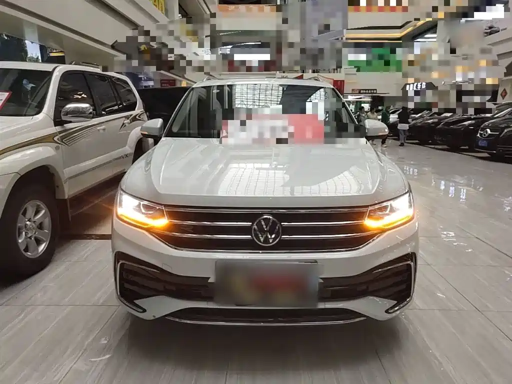 Volkswagen Tiguan L — фото 3