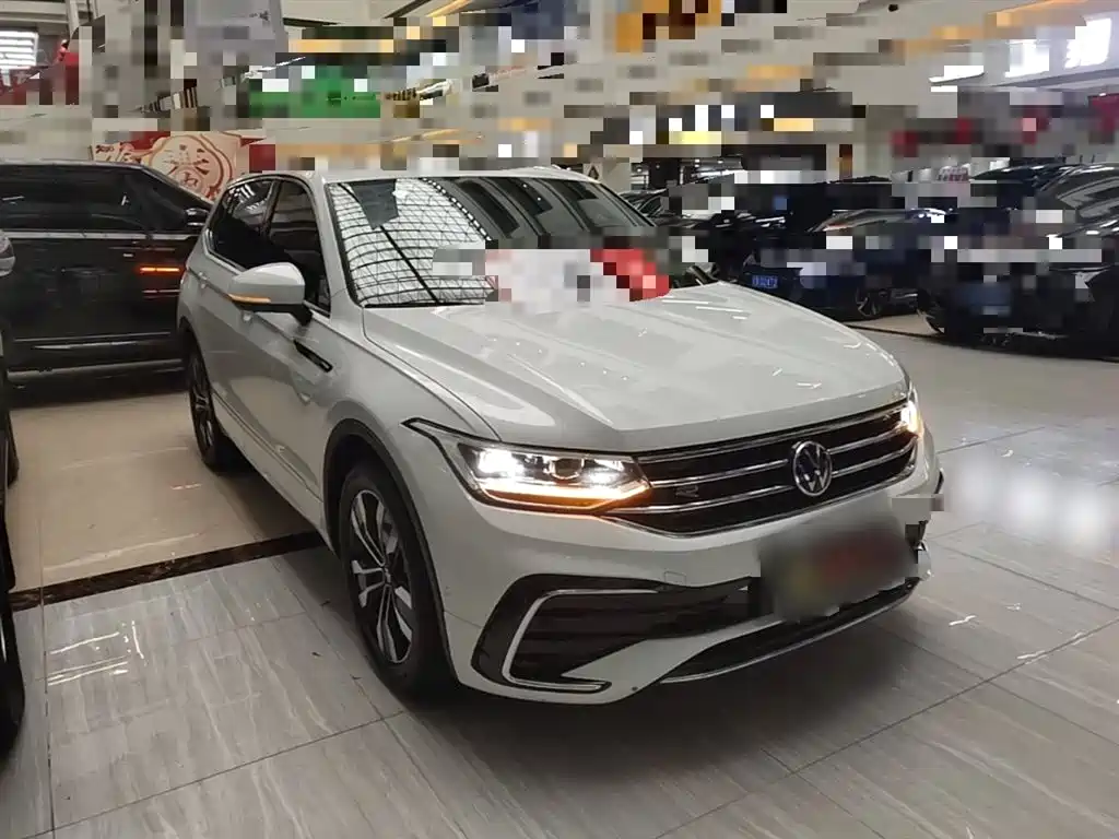 Volkswagen Tiguan L — фото 4