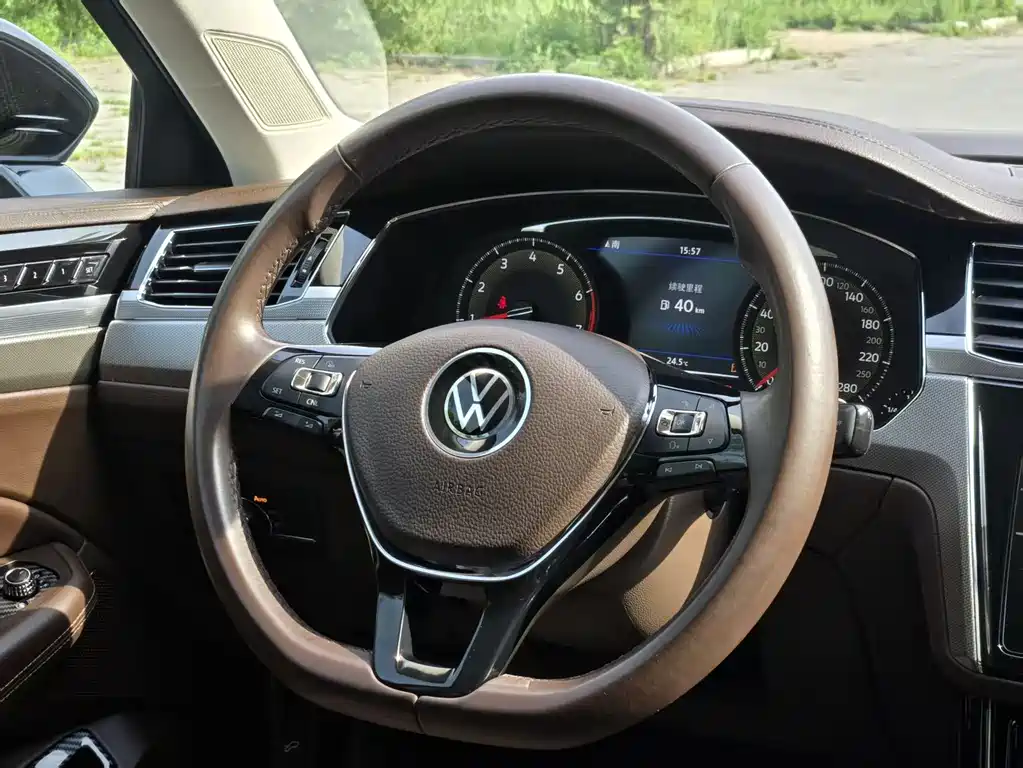 Volkswagen Phideon — фото 11