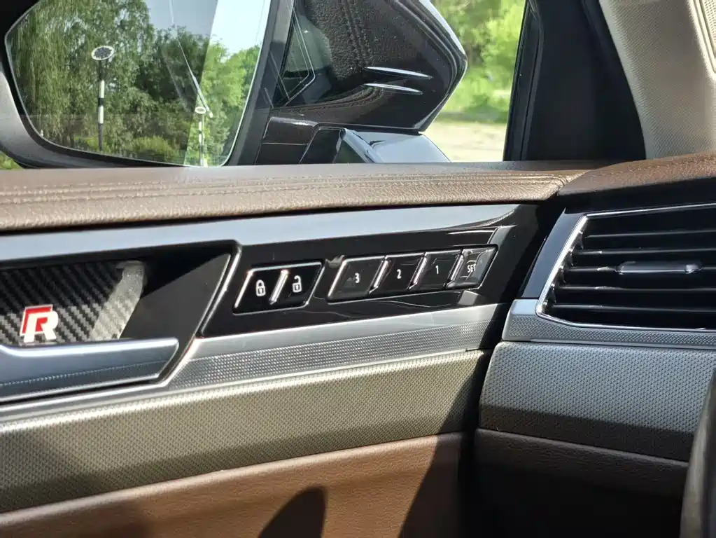 Volkswagen Phideon — фото 14
