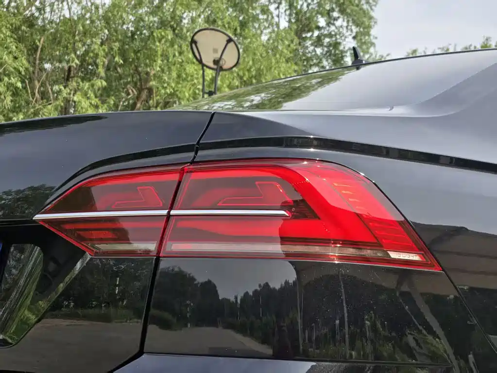 Volkswagen Phideon — фото 17