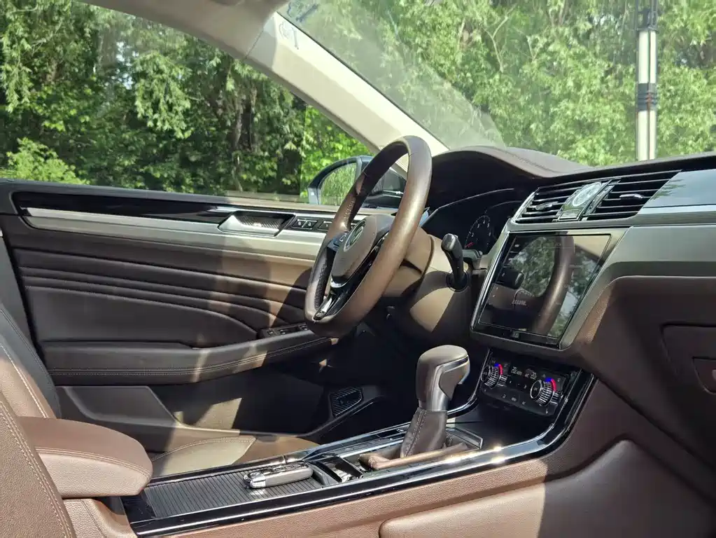 Volkswagen Phideon — фото 6