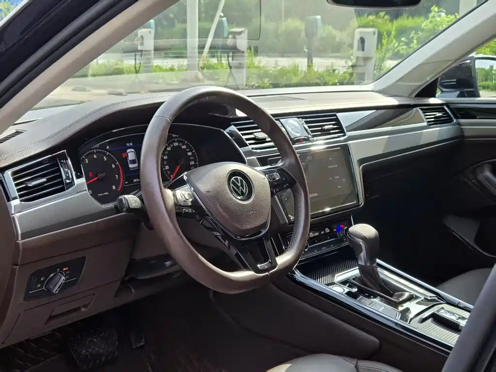 Volkswagen Phideon — фото 7