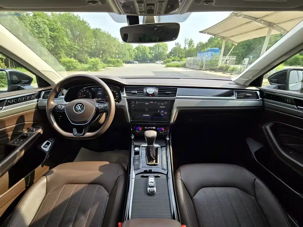 Volkswagen Phideon — фото 9