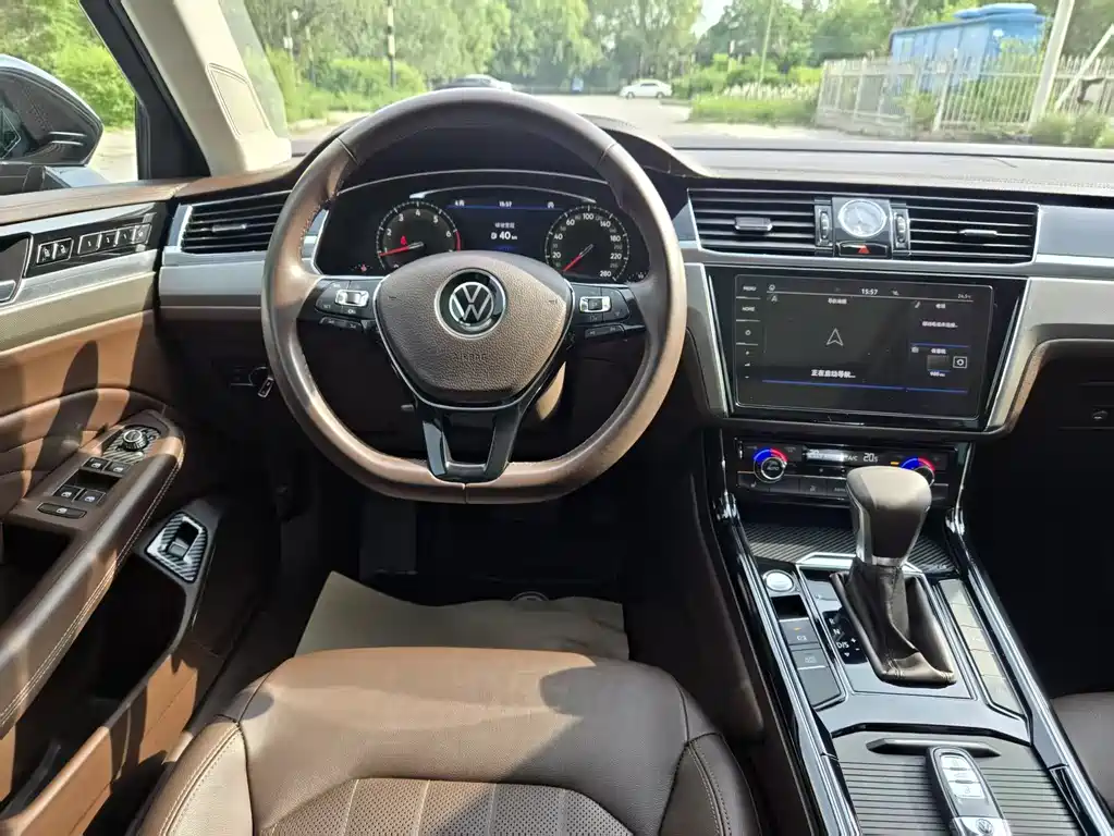 Volkswagen Phideon — фото 10