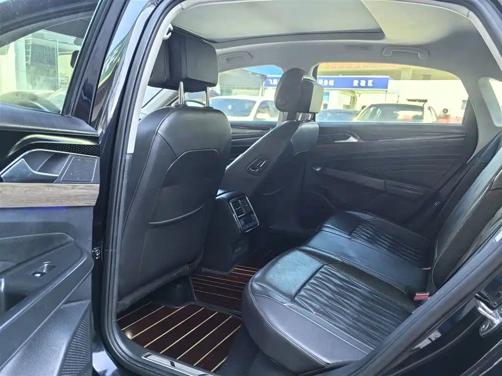 Volkswagen Passat — фото 10