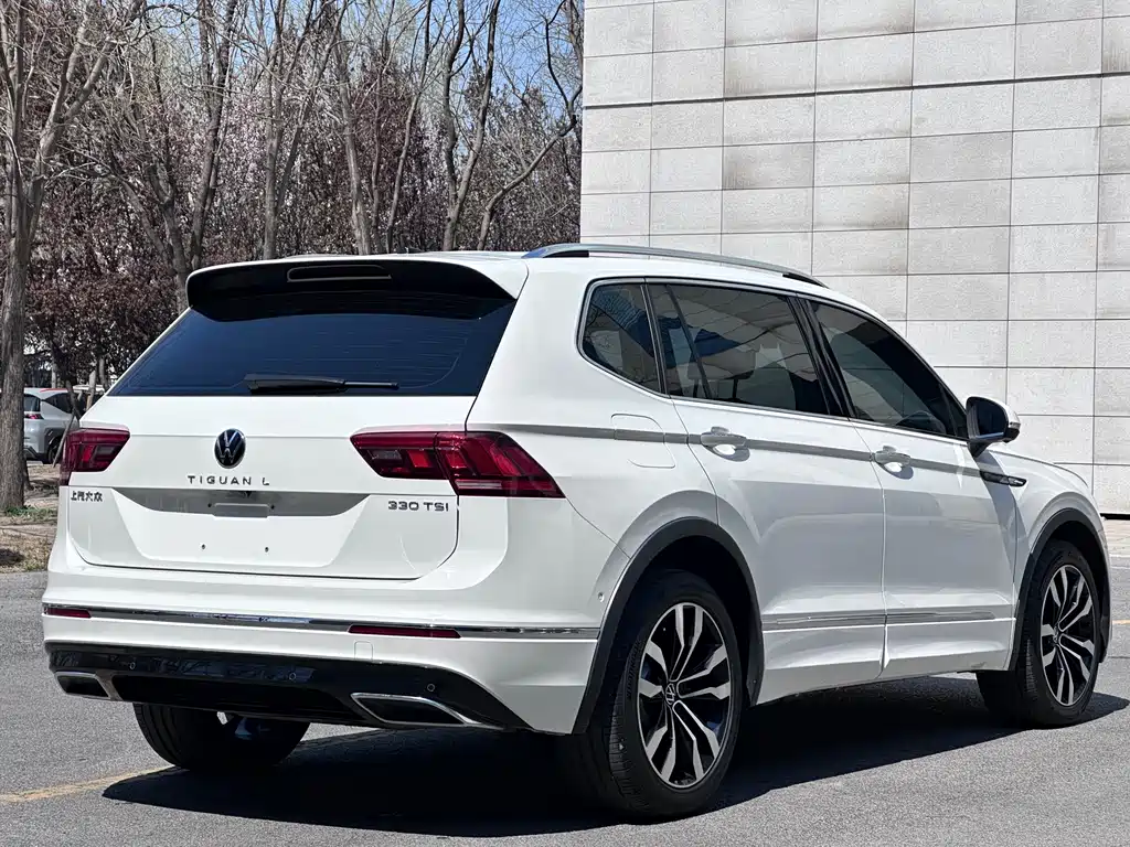 Volkswagen Tiguan L — фото 4
