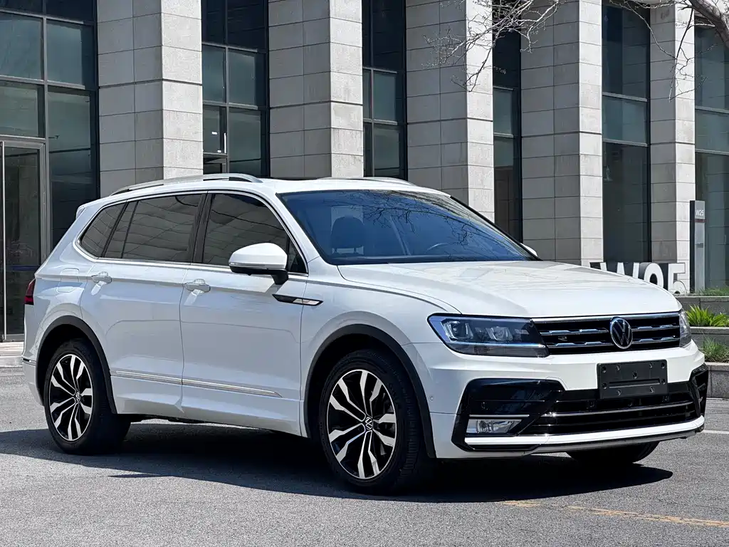 Volkswagen Tiguan L — фото 6