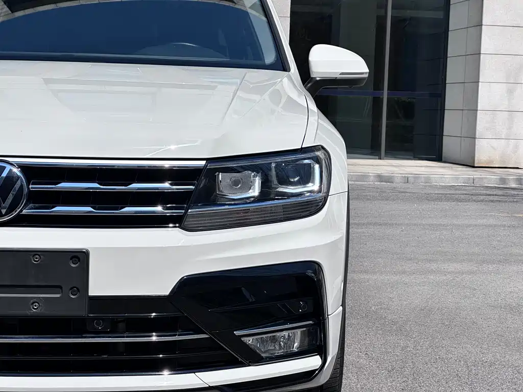Volkswagen Tiguan L — фото 9
