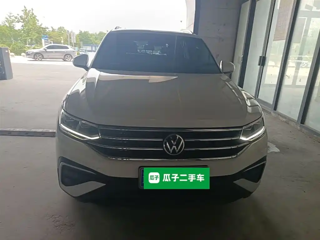 Volkswagen Tiguan L — фото 3