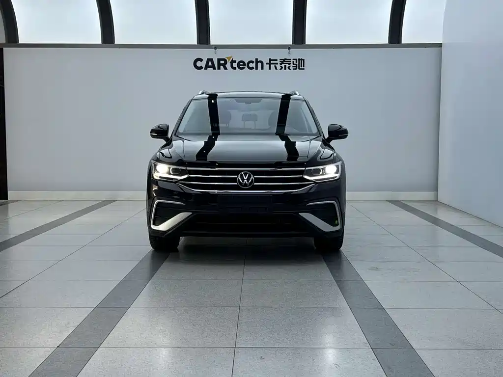 Volkswagen Tiguan L — фото 23