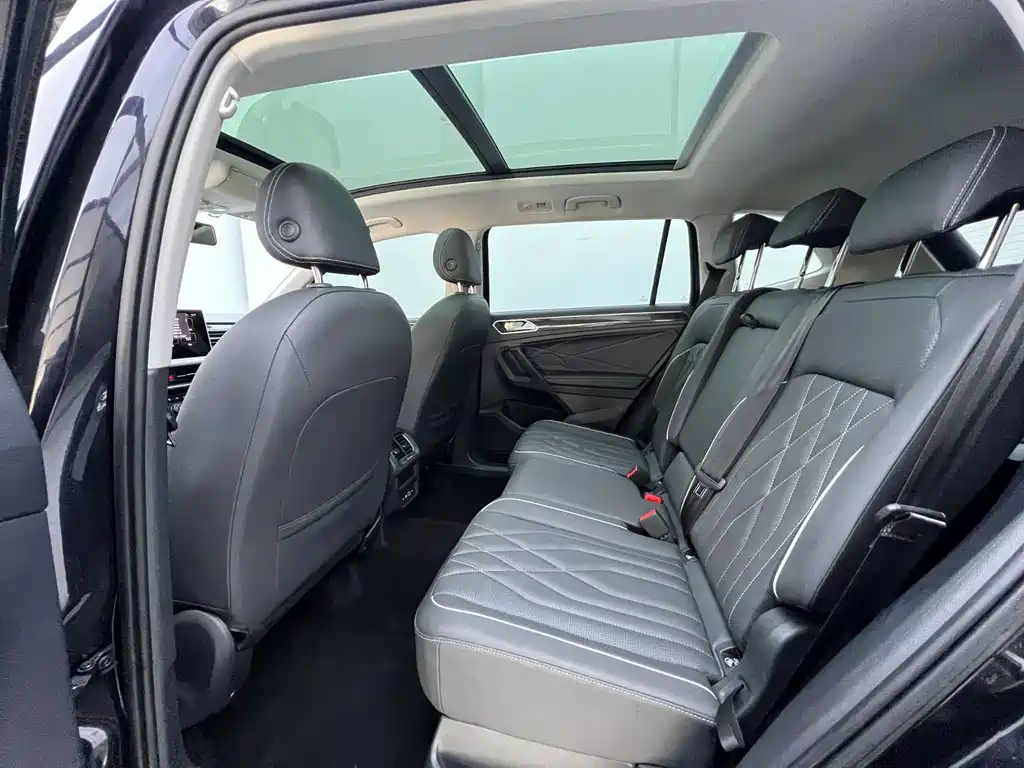 Volkswagen Tiguan L — фото 4