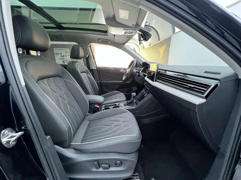 Volkswagen Tiguan L — фото 7