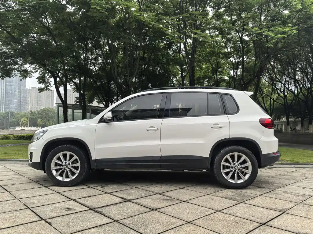 Volkswagen Tiguan — фото 4