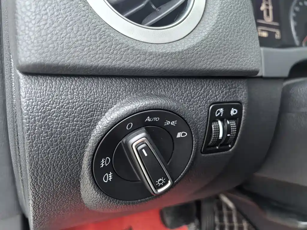 Volkswagen Tiguan — фото 6