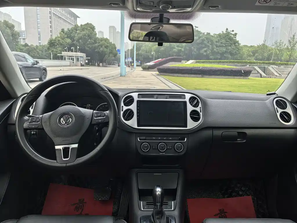Volkswagen Tiguan — фото 8
