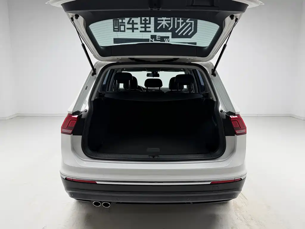 Volkswagen Tiguan L — фото 11