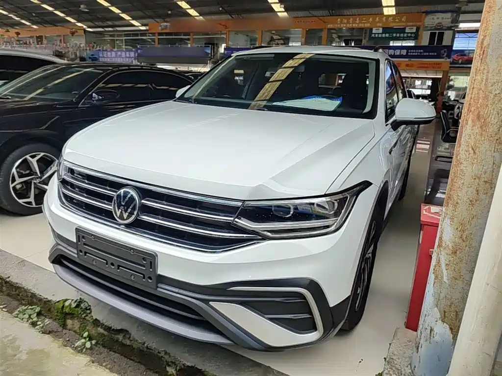 Volkswagen Tiguan L — фото 2