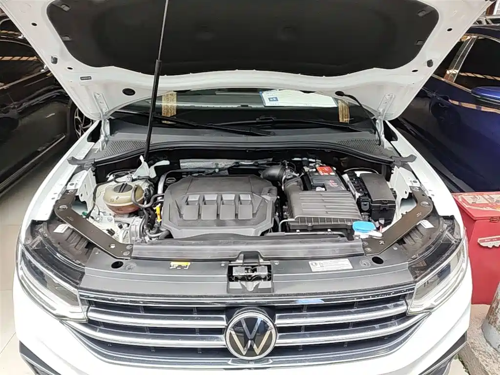 Volkswagen Tiguan L — фото 20