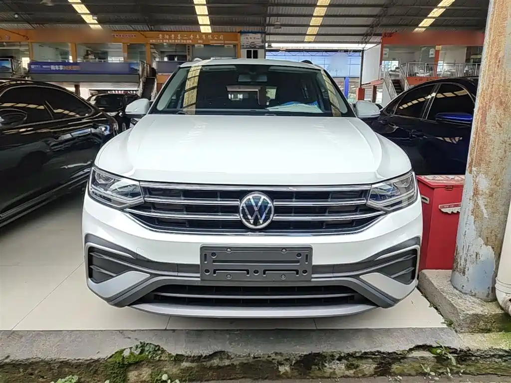 Volkswagen Tiguan L — фото 3