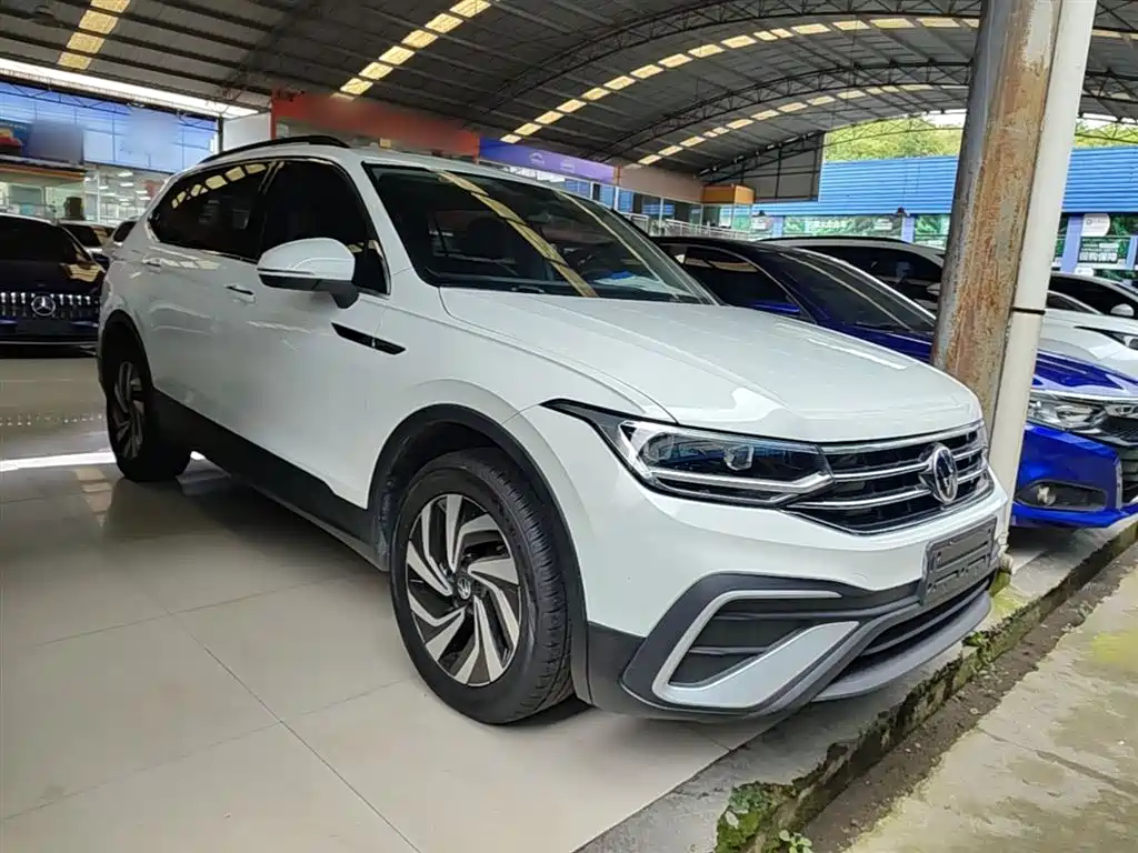 Volkswagen Tiguan L — фото 4