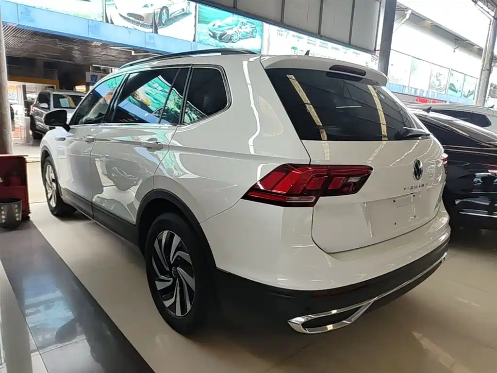 Volkswagen Tiguan L — фото 5