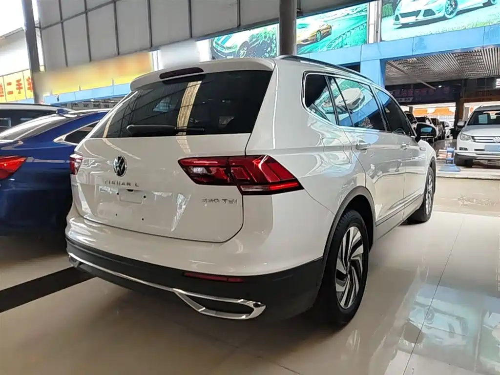 Volkswagen Tiguan L — фото 7