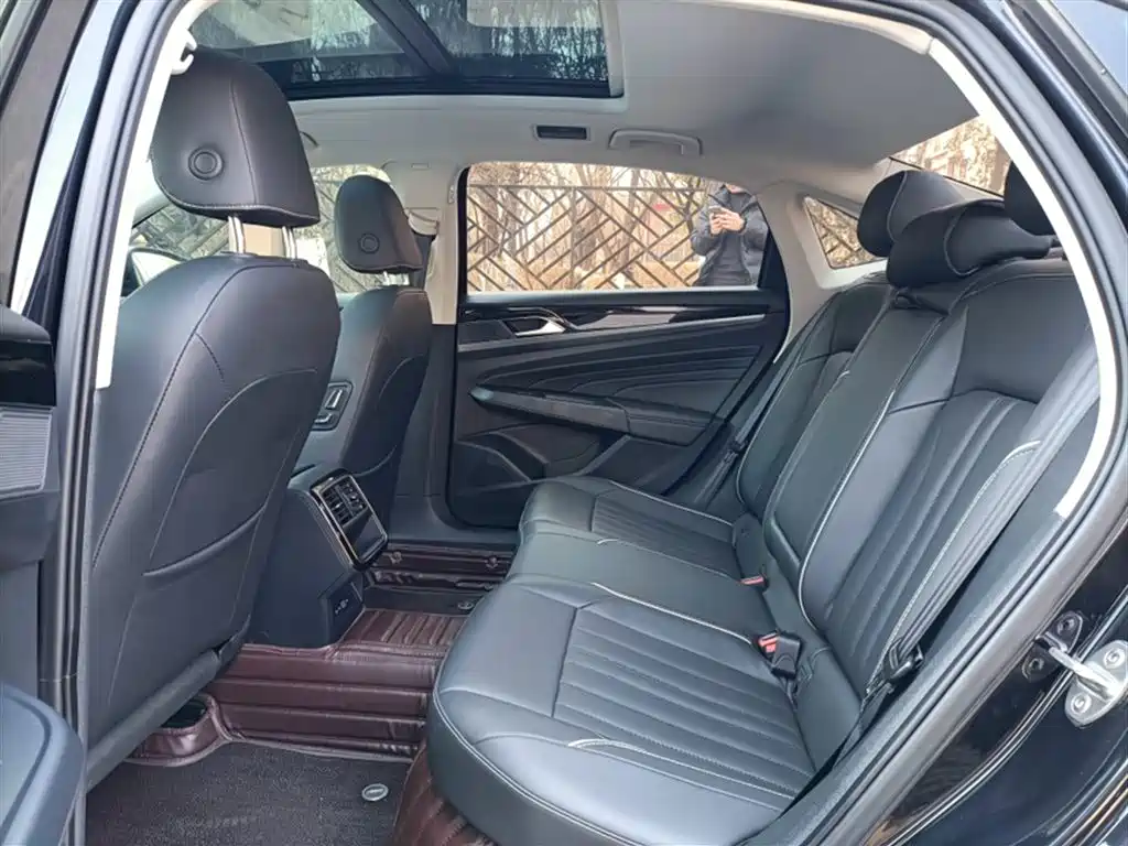 Volkswagen Passat — фото 21
