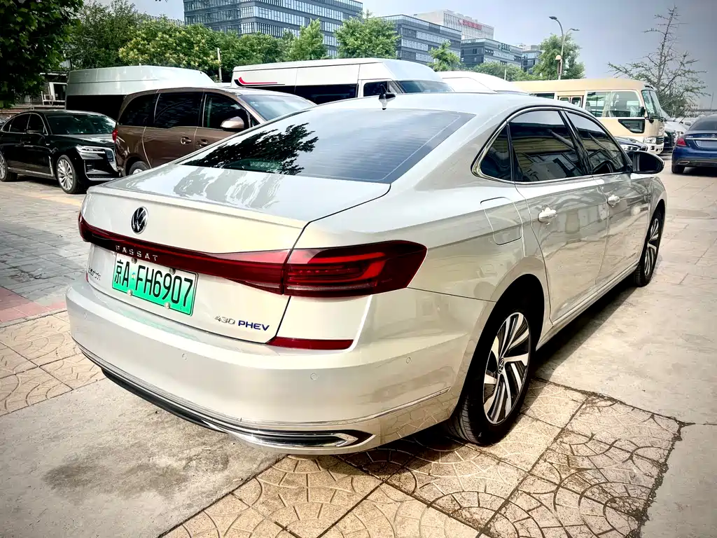 Volkswagen Passat PHEV — фото 5