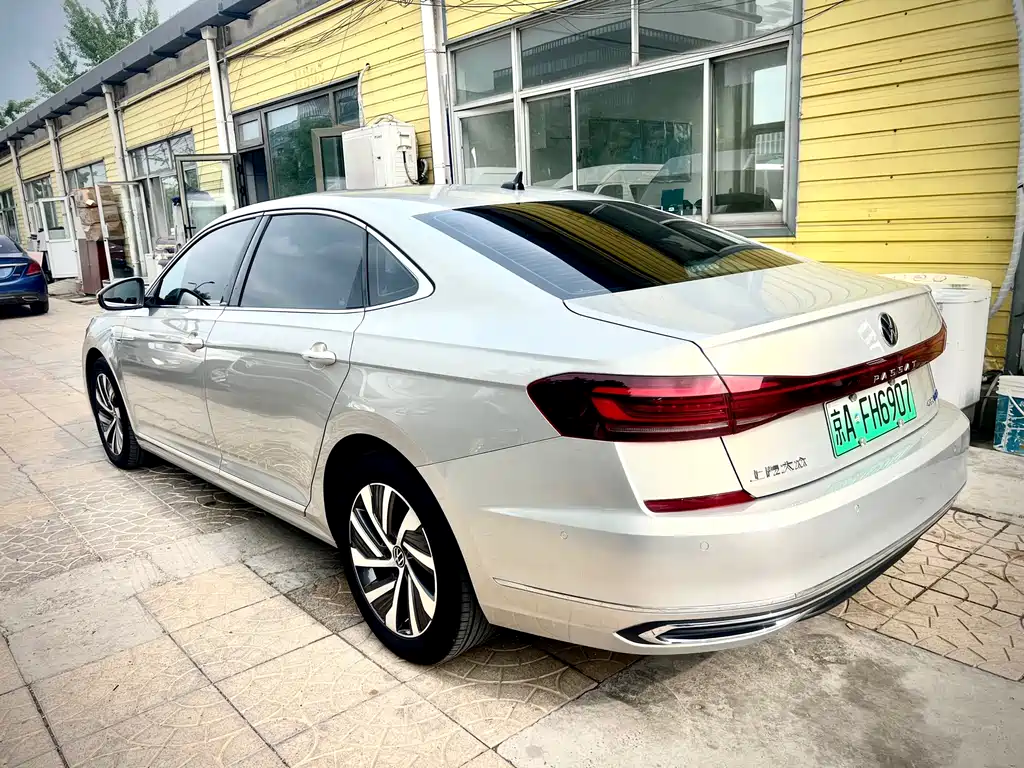 Volkswagen Passat PHEV — фото 7