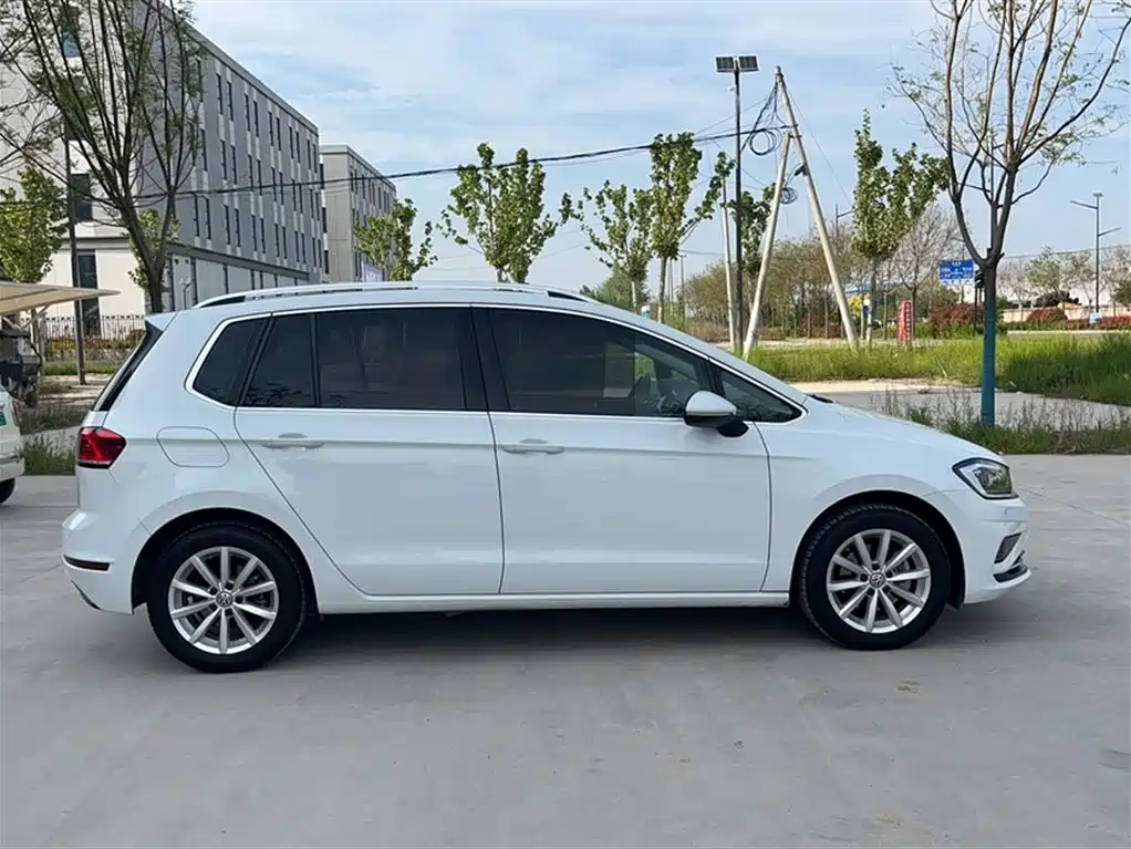 Volkswagen Golf Sportsvan — фото 23