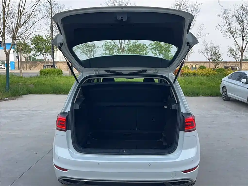 Volkswagen Golf Sportsvan — фото 10