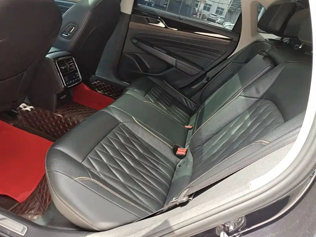 Volkswagen Passat — фото 17