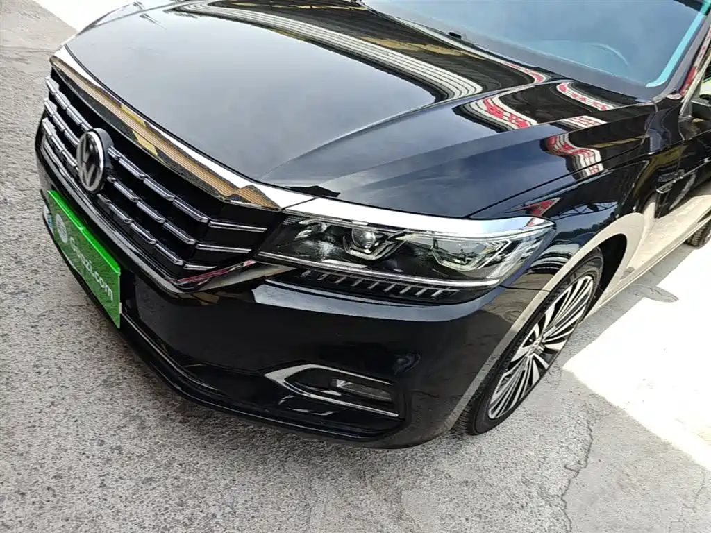 Volkswagen Passat — фото 24