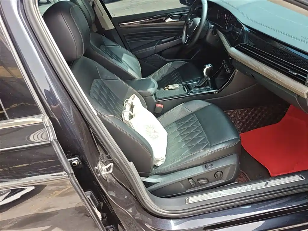 Volkswagen Passat — фото 25