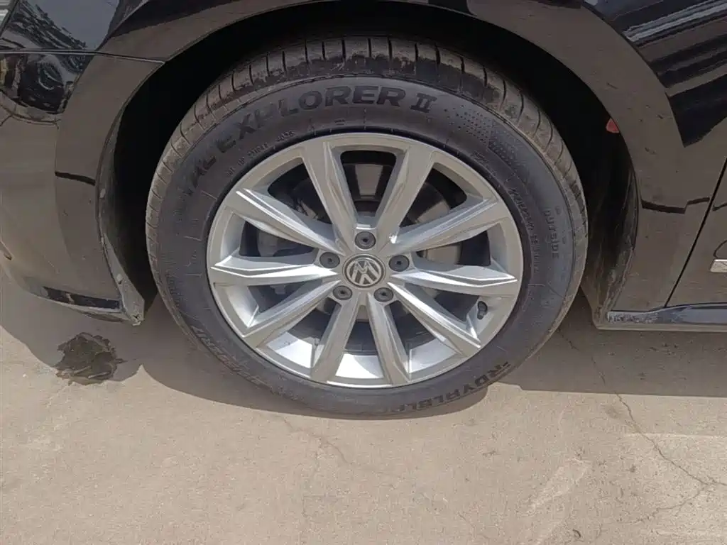 Volkswagen Passat — фото 23