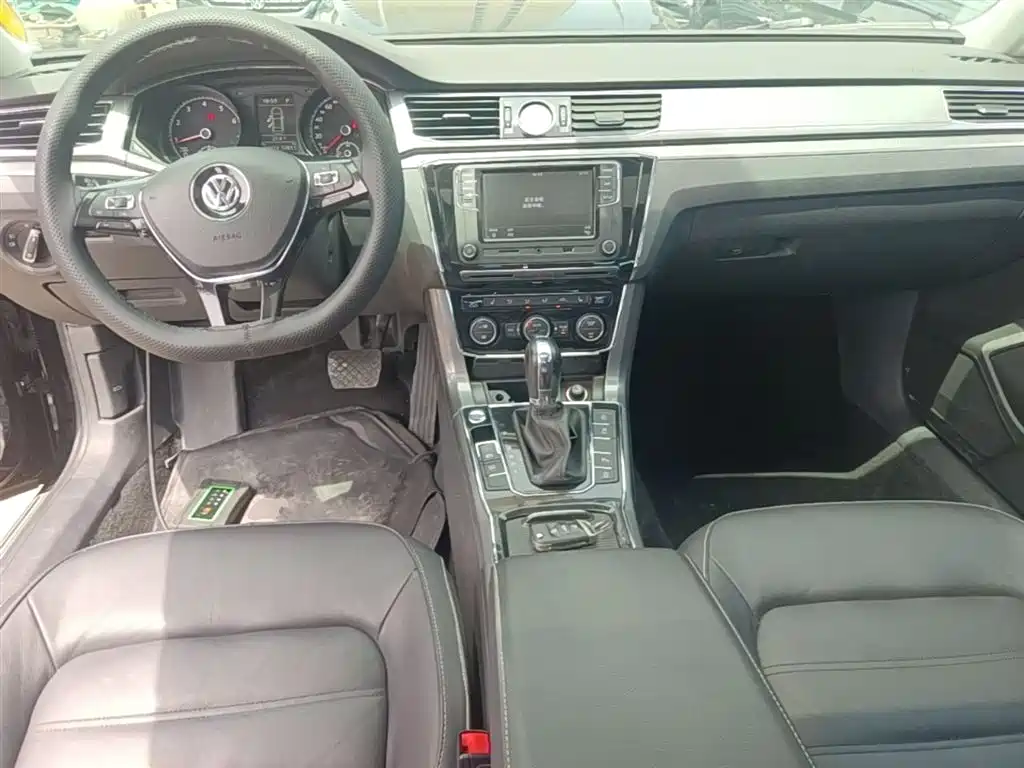 Volkswagen Passat — фото 10