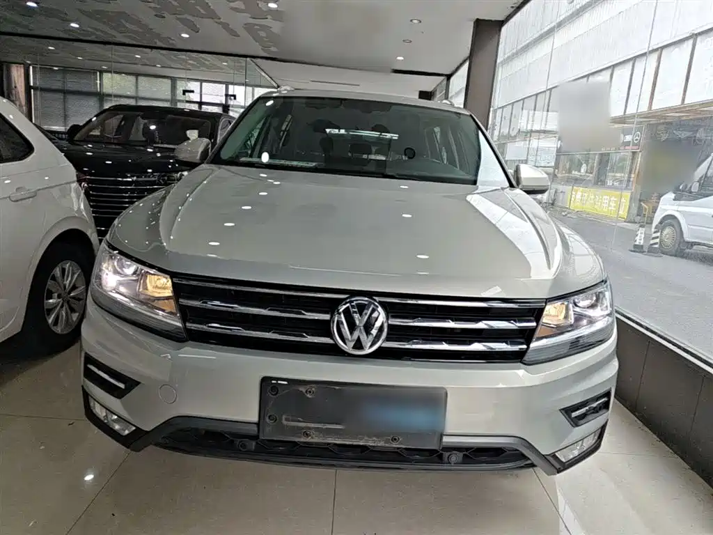Volkswagen Tiguan L — фото 3