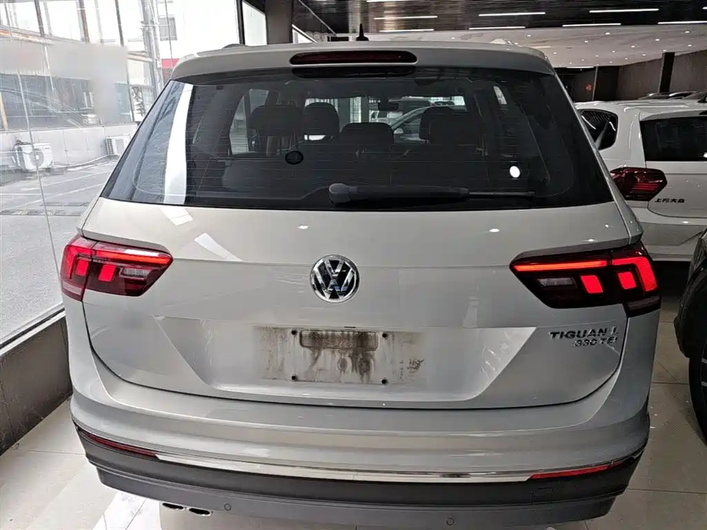 Volkswagen Tiguan L — фото 4