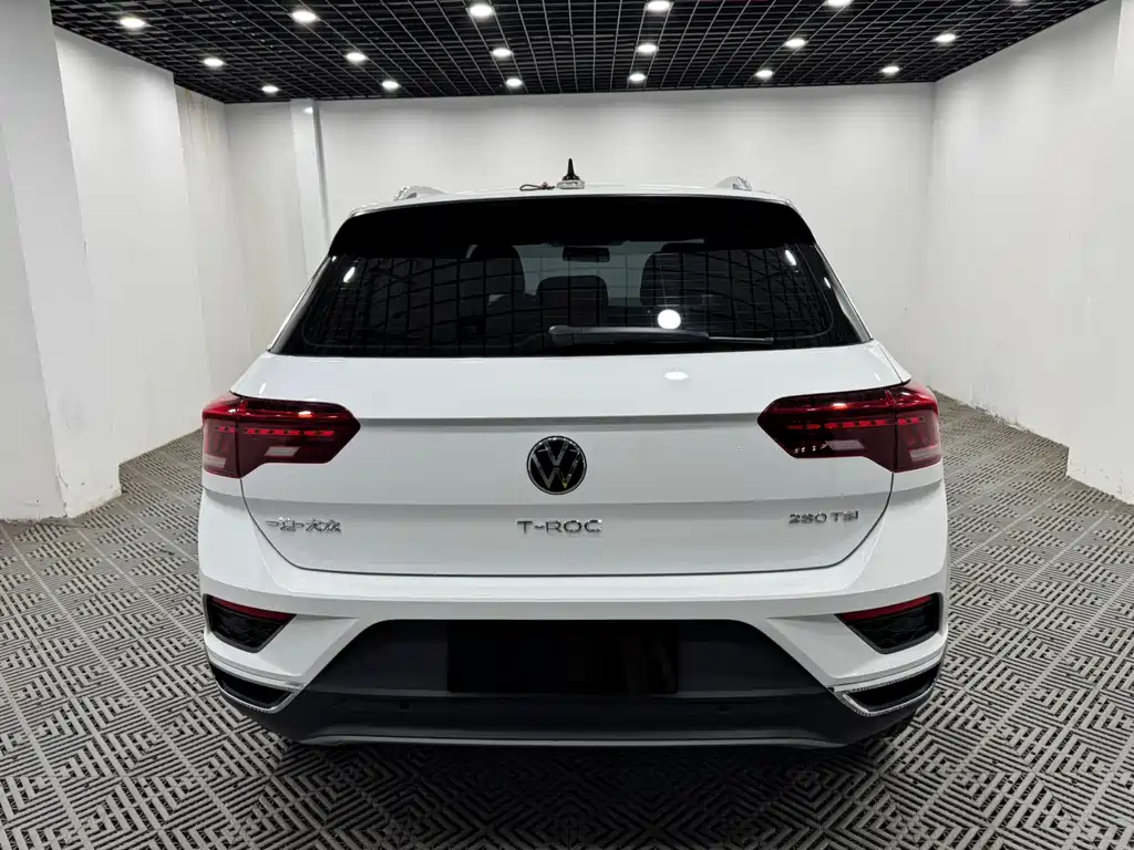 Volkswagen T-Roc — фото 8
