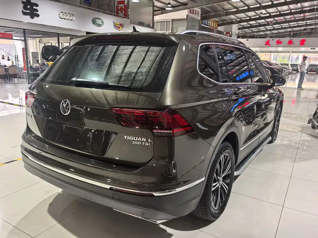 Volkswagen Tiguan L — фото 4