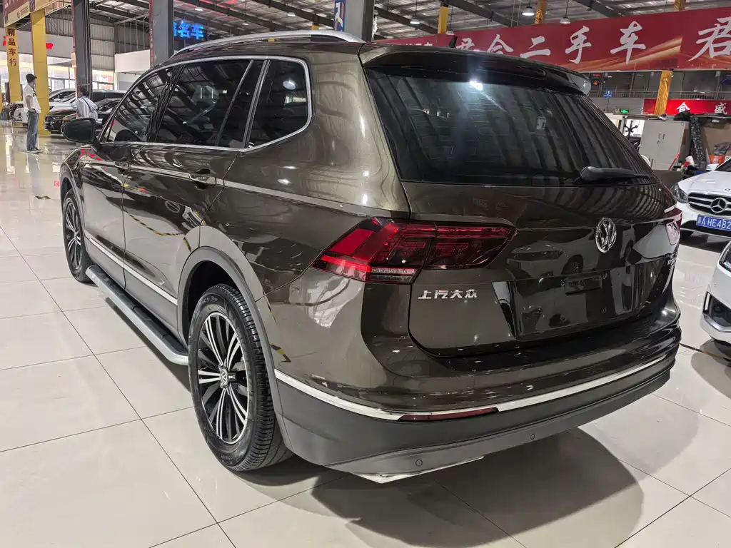 Volkswagen Tiguan L — фото 6